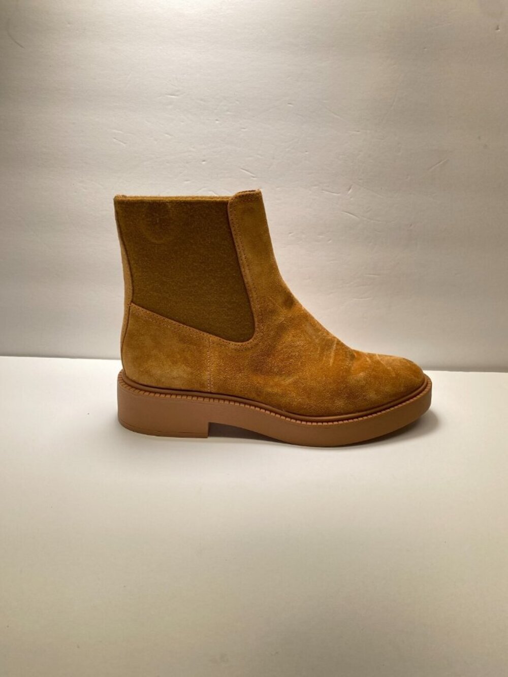 Vince Kegan Chelsea Brown Womens Water Repellent Boots Sz 11